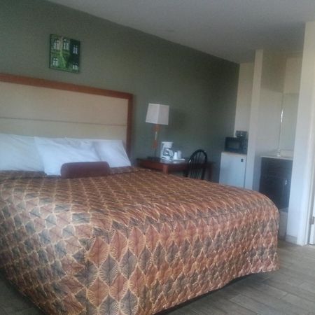 Maple Leaf Motel New Milford ภายนอก รูปภาพ