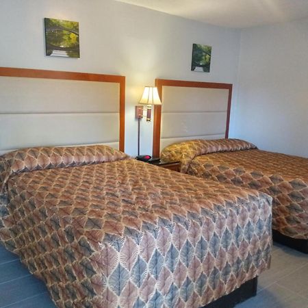 Maple Leaf Motel New Milford ภายนอก รูปภาพ
