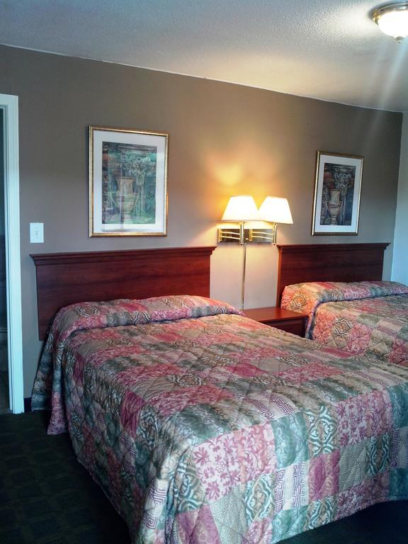 Maple Leaf Motel New Milford ภายนอก รูปภาพ