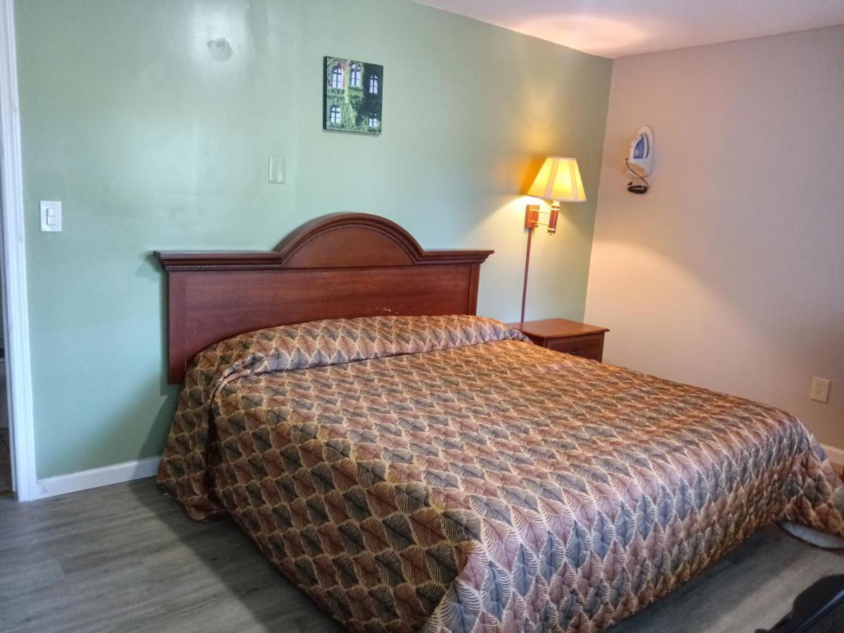 Maple Leaf Motel New Milford ภายนอก รูปภาพ