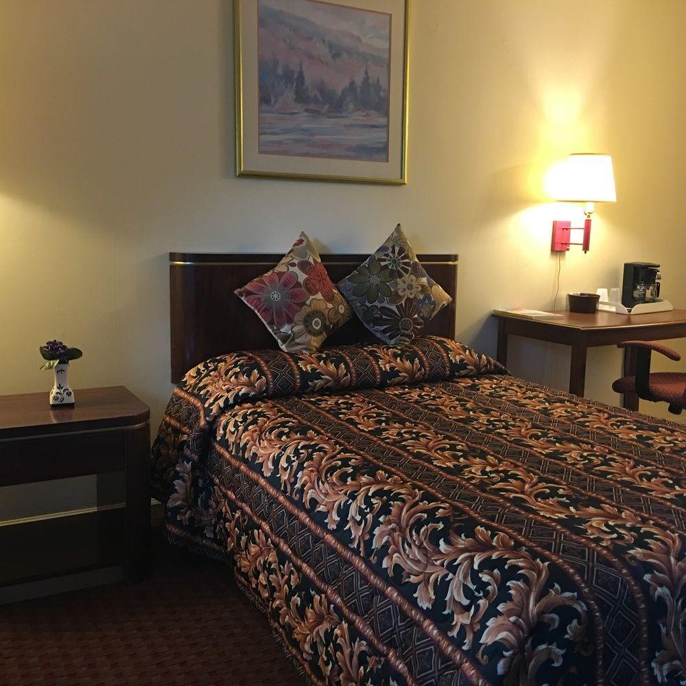 Maple Leaf Motel New Milford ภายนอก รูปภาพ