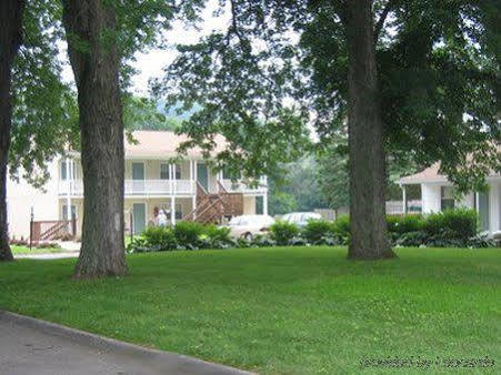 Maple Leaf Motel New Milford ภายนอก รูปภาพ
